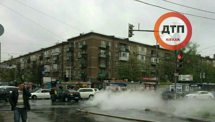 В Киеве произошло ДТП с пожаром