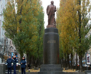 Завтра в столицу вернется Ленин 