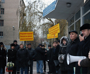 В Донецке на акцию протеста вышли дорожники – зарплату им не выплачивали с июля 