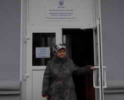 Запорожцев заставляют голосовать дома? 