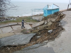 Феодосийскую школу может разрушить оползень 