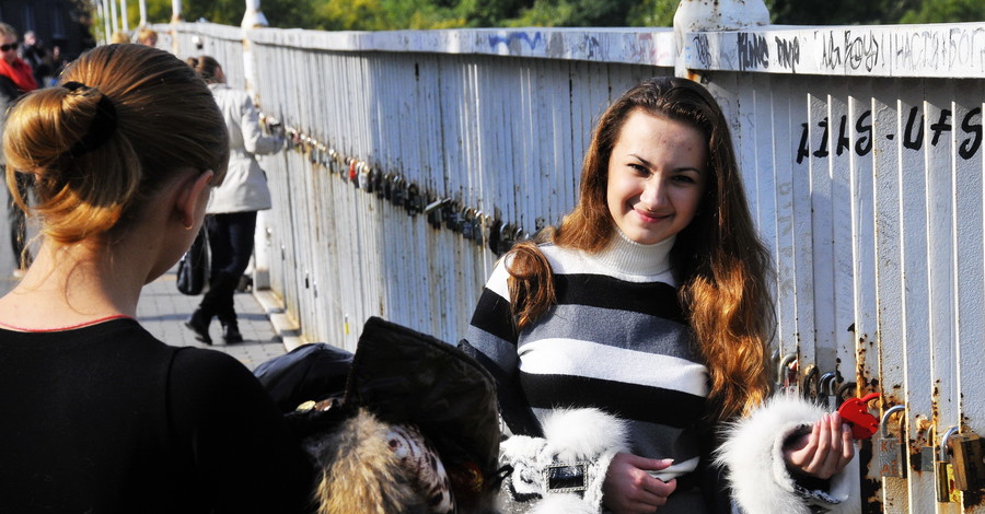 В Одессе возле Тещинного моста открыли памятник сердцу влюбленных