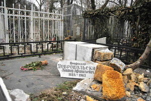 Вандалы надругались над могилой ректора политеха 