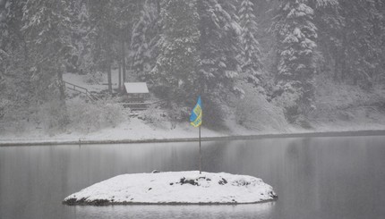 Весенний снег укрыл территорию Национального парка 