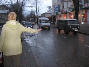 Пенсионерка стала инвалидом, упав в маршрутке  