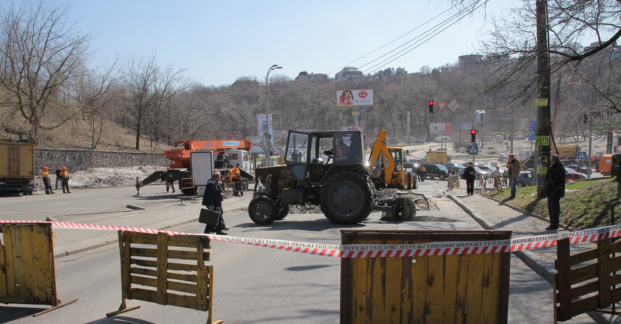 Огромная дыра на Старонаводницкой улице