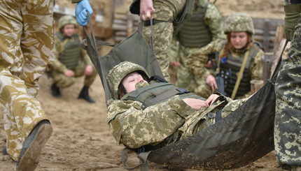 Украинская армия показала военною подготовку своих медиков