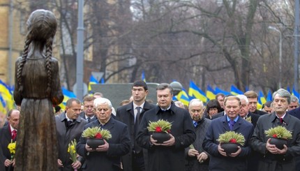 Президент почтил память жертв Голодомора