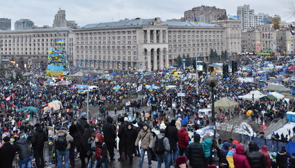 Евромайдан к 15:00 не расходится