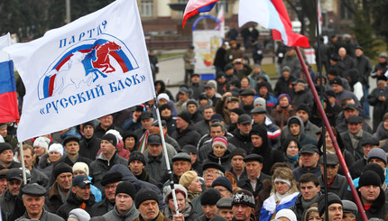 В Донецке активисты после окончания митинга штурмовали прокуратуру 