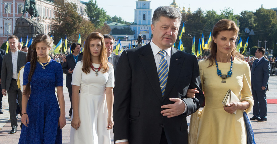Семья Порошенко помолились за Украину