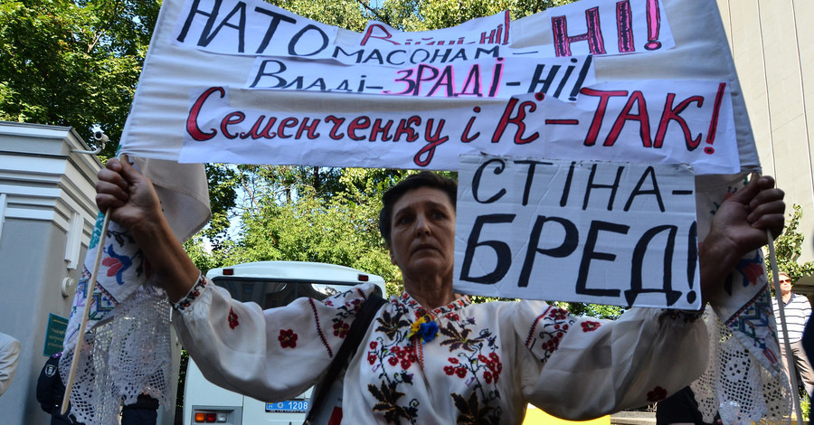 Матери военных вышли на митинг под Администрацией президента