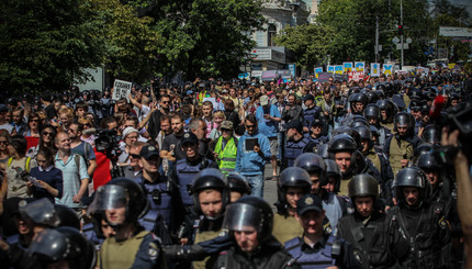 Как вела себя полиция на ЛГБТ-параде