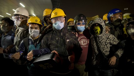 Протестующие в Гонконге попыталась прорваться в законодательное собрание города 