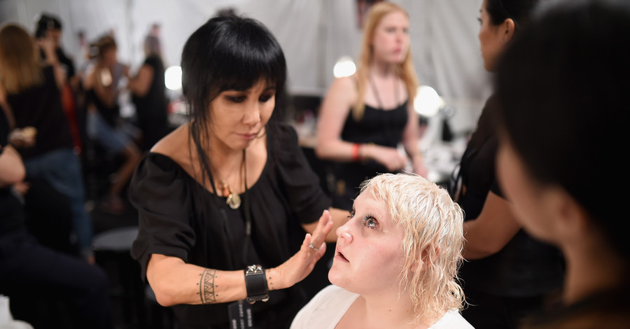 100-киллограмовая певица Бет Дитто вышла на подиум 