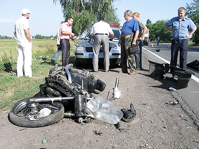 Водитель Ланоса под Киевом погубил семью байкеров