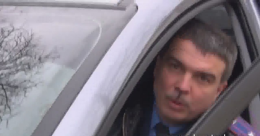 Майор ГАИ показал нецензурный жест