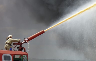 В Днепропетровске на борьбу с жарой брошены… водометы пожарных