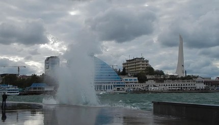 В Севастополе штормит