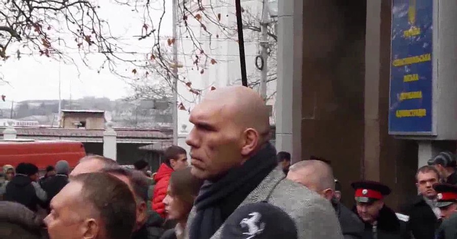 Николай Валуев на митинге в Крыму