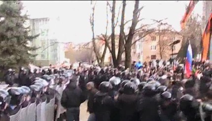 В Донецке штурмом взяли прокуратуру 