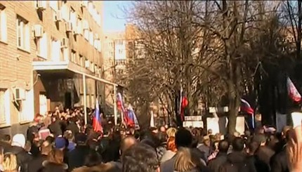 В Донецке митингующие освободили задержанных активистов