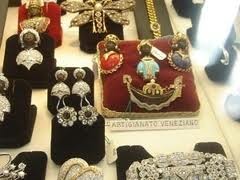 Мужик перехитрил сам себя и выкинул в мусор драгоценностей на 53 тысячи долларов