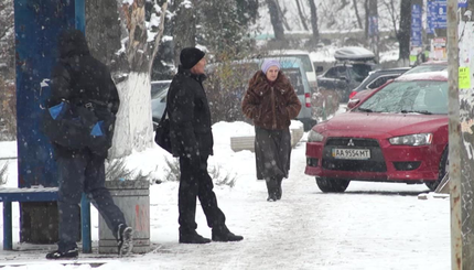 Киев засыпает снегом