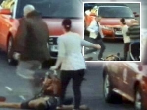 Девушка вступила в схватку с уличными хулиганами, которые избивали прохожего