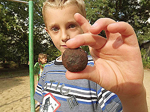 В Энергодаре в песочницу упал метеорит