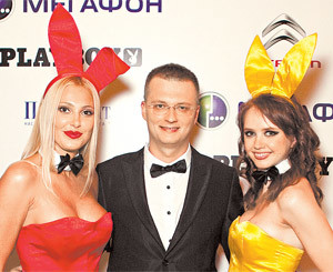 Редактора журнала Playboy приняли за гея и выгнали из клуба