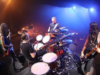Фанаты Metallica разнесли стадион в Дели