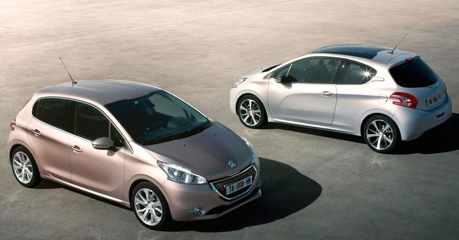 В Сети появились первые снимки нового Peugeot 208