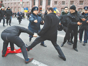 Коммунистам выпишут штраф за Октябрьскую революцию