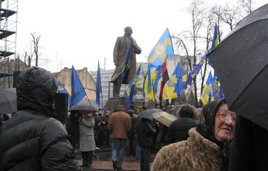 На Бандеру опять не хватает денег