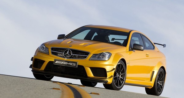 Mercedes показал спецверсию C63 Coupe AMG Black Series