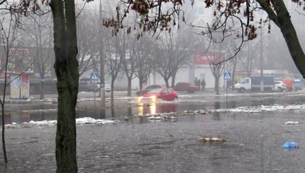 Из-за сильного дождя Мариуполь стоит в воде