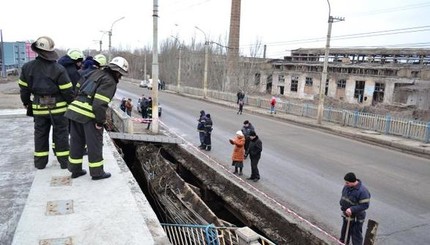 В Луганске обрушился мост