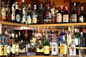Индийская деревня отравилась самогоном: 40 погибших
