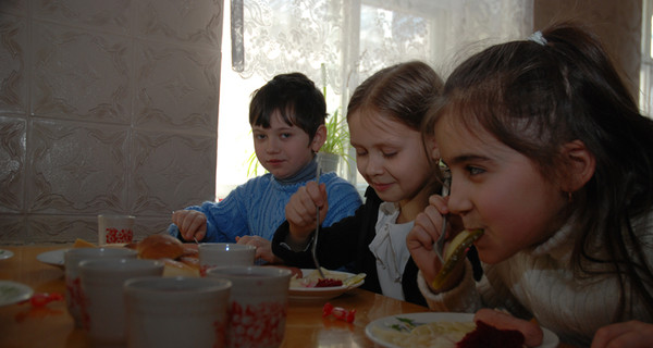 Школьники Токмака едят на 1,2 гривны в день