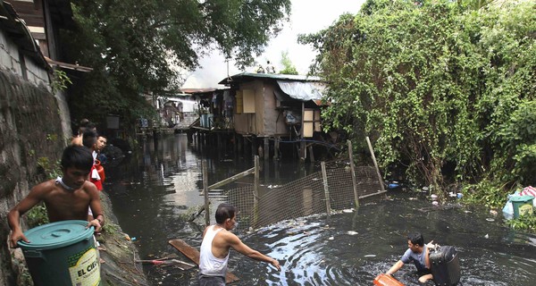 Жертвы тайфуна на Филиппинах: 1,5 тысяч человек погибли, 108 тысяч - остались на улице