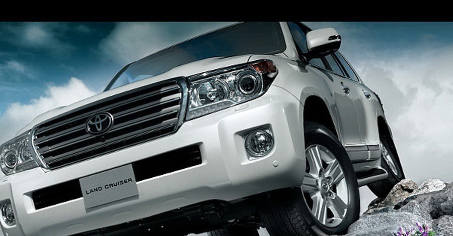 Toyota представила обновленный Land Cruiser 200 