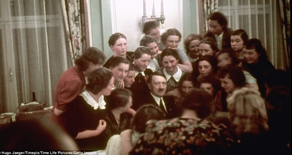 Обнародованы ранее неизвестный цветные снимки Гитлера