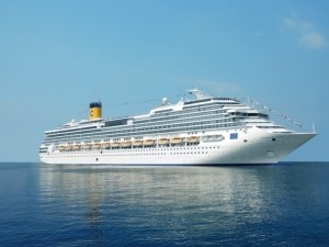  У берегов Италии сел на мель круизный лайнер, есть погибшие