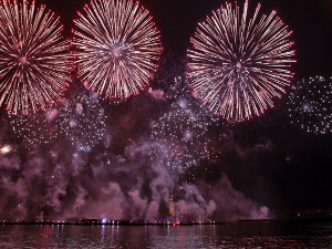 Авария грузовика с петардами в Китае привела к сказочному фейерверку