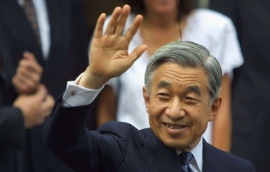 Мужик в трусах приплыл на встречу с императором 