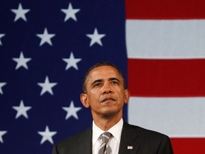 Обаму тянут в суд