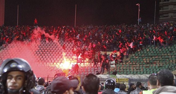 После бойни фанатов беспорядки переметнулись в столицу Египта