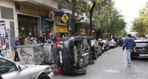В Афинах устроили самосуд за неправильную парковку