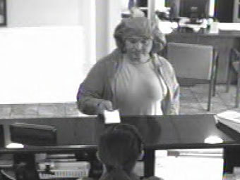 Мужик пошел грабить банк с шортами на голове